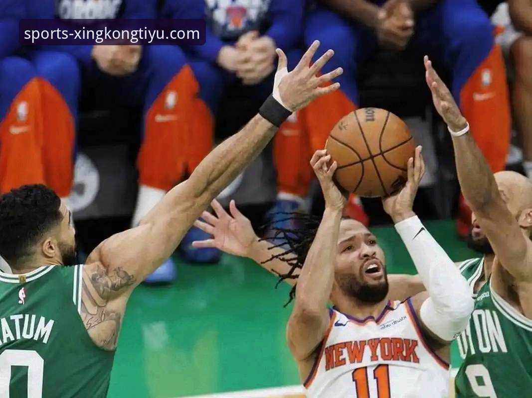 揭秘湖人进攻风暴：一场由“三核驱动”引发的战术革命